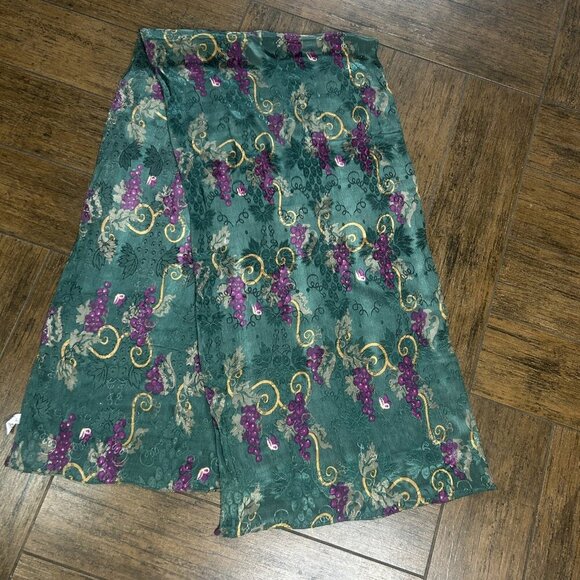 Zazou Green Floral Grapes Rectangular Viscose Scarf - Picture 8 of 8